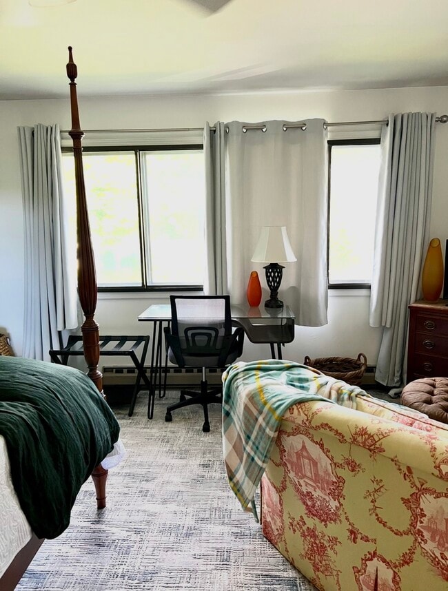 Work space and lots of light - 33 Pleasant St Unit Mother in law suite