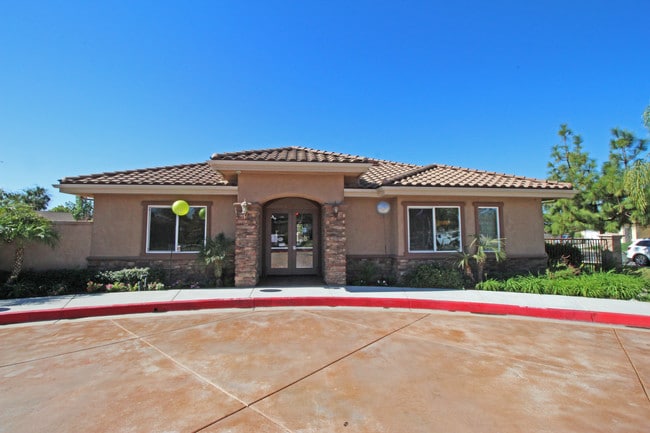 Oficina de arrendamiento - Baywood Villas Apartments