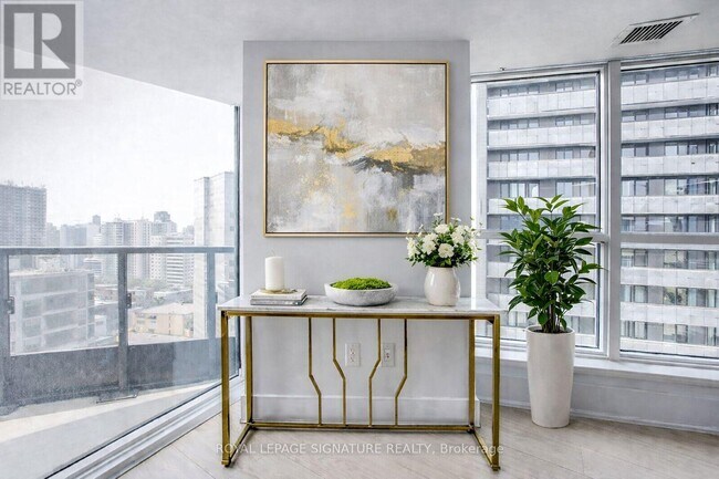 Photo - 585 Bloor St E Unité 2722