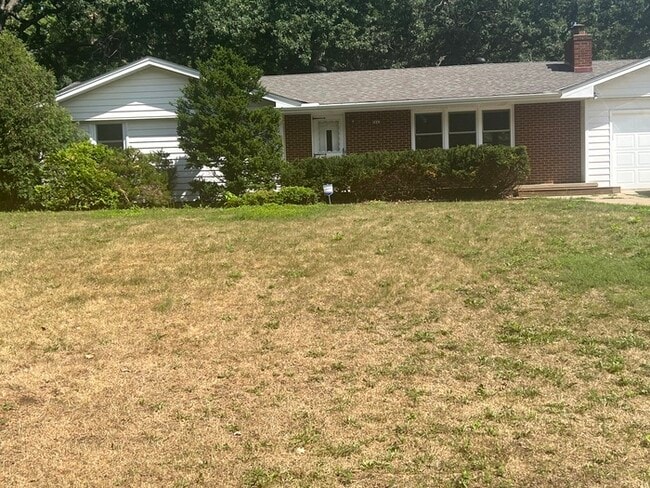 Building Photo - 1643 Stanbridge Ave