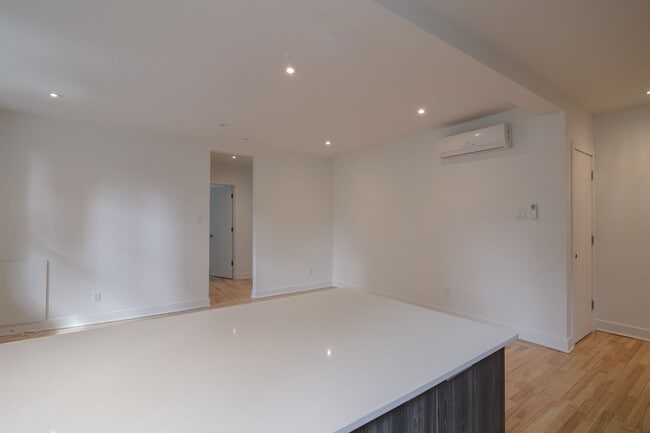 Photo - 2105 Rue Chomedey Unité 22