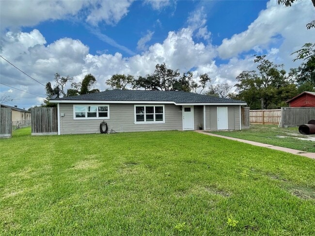 Photo - 1116 Lake St