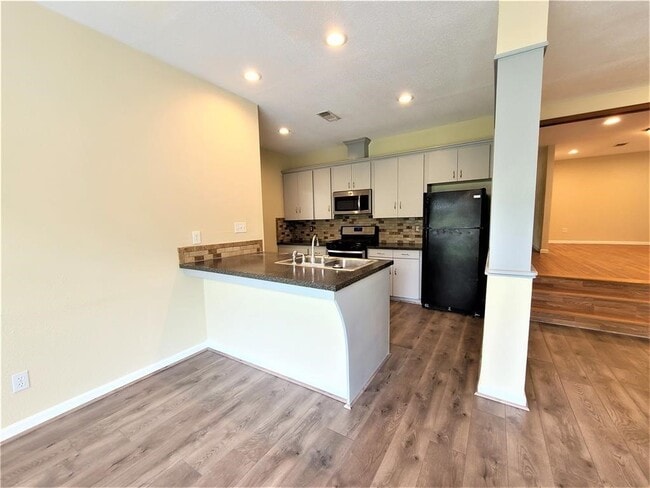503 Riveredge Dr