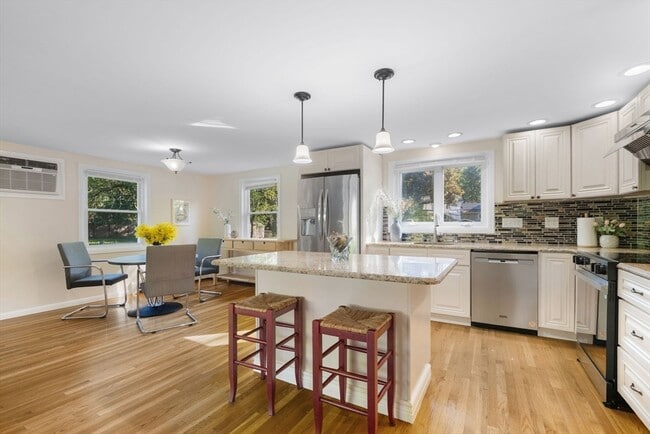 Photo - 221 Totten Pond Rd