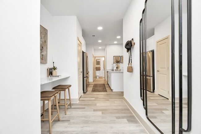 Building Photo - 2020 Grandway Dr Unit 5212