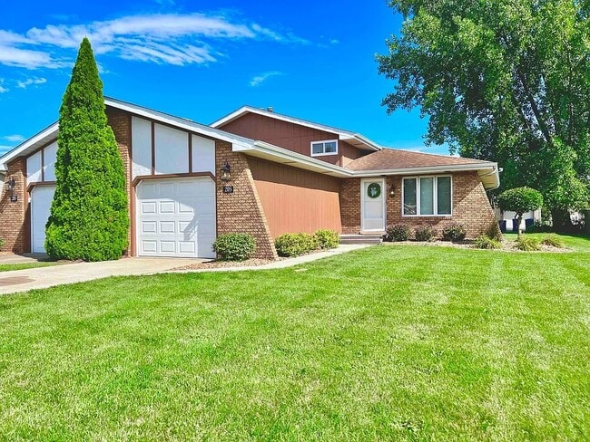 Building Photo - 205 Juniper Dr