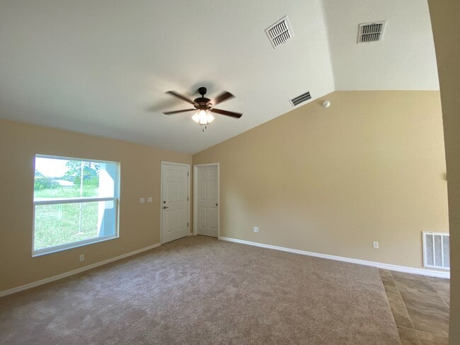 Photo - Desirable SE Ocala Neighborhood 3/2/1 **WON"T LAST**