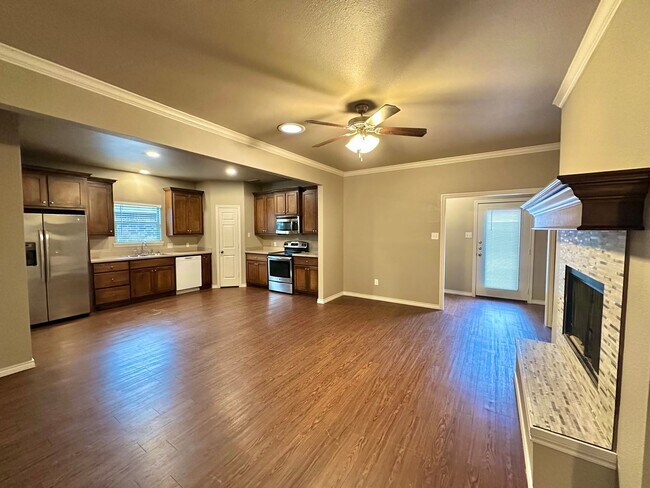 9807 Waco Ave
