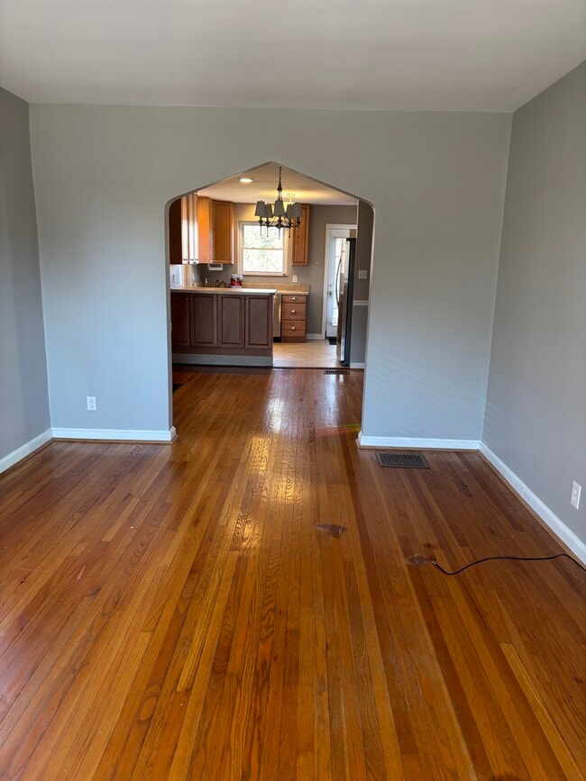 Family room - 3856 Belmont Street
