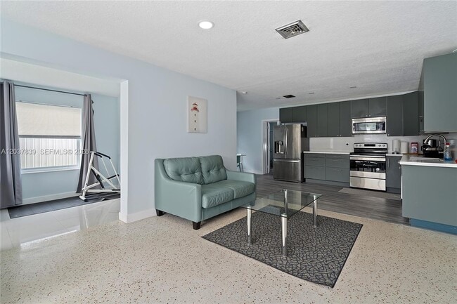 Photo - 644 SW 7th Ct