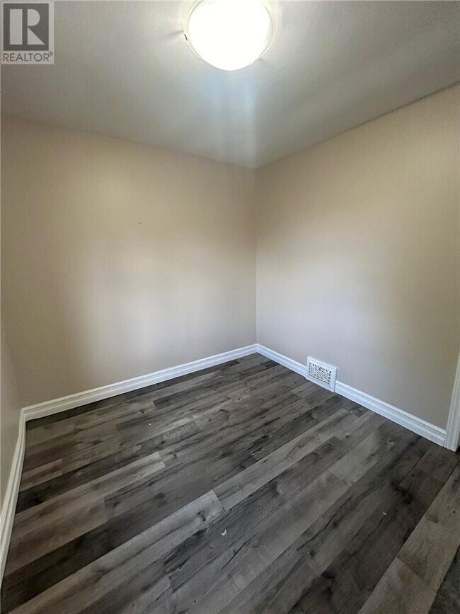 Photo - 394 Bond St Unité 1