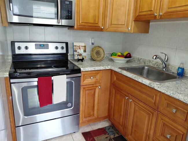 Photo - 1433 SW 24th Ct Unit 1