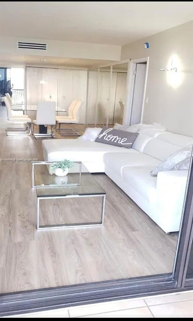 Building Photo - 20301 W Country Club Dr Unit 622