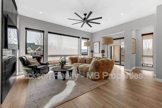 Photo - 76 Caballada St