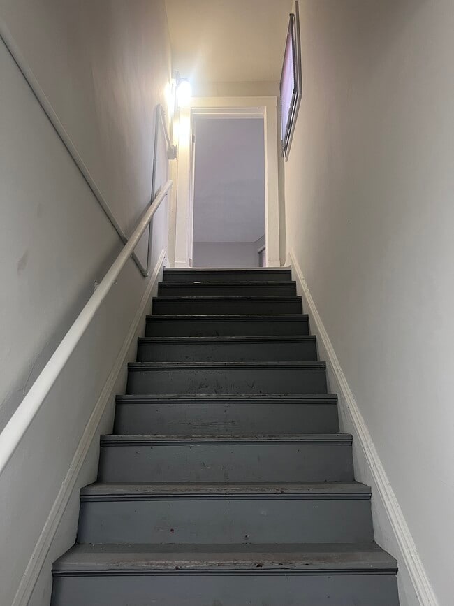 Photo - 2018 Corning Ave Unidad #2 Upper