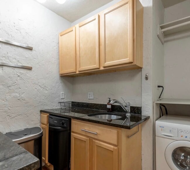 Kitchen - 7 Primus Ave Unit #6