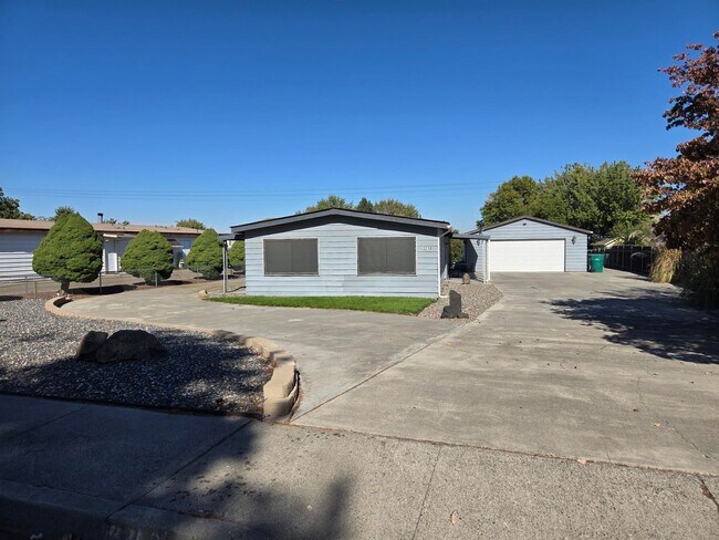 Photo - 2 Bed/2 Bath ON .30 ACRES - BRING THE TOYS!