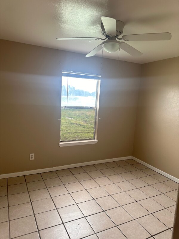 Photo - 194 Blake Ln