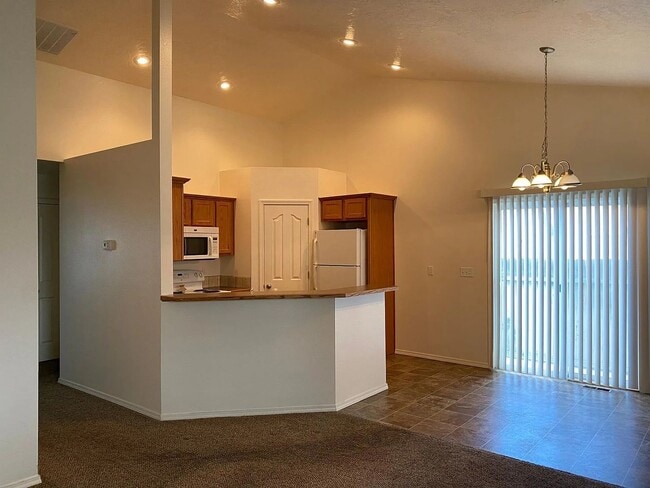 Photo - Beautiful 2 Bedroom 1 Bath Townhome with garage in Nampa!