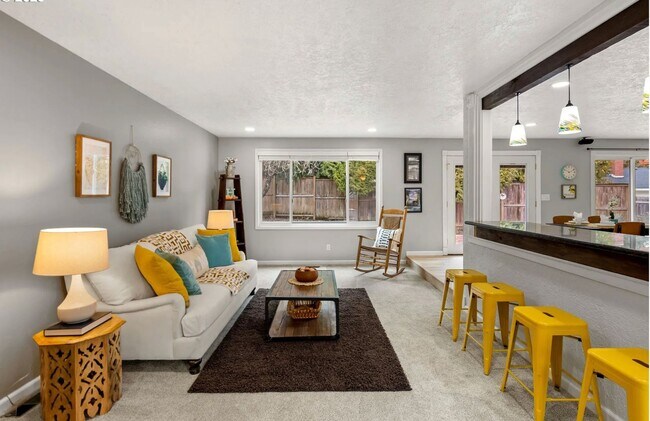 Photo - Stunning 3 Bed SFH on Cul-De-Sac, wonderfu...