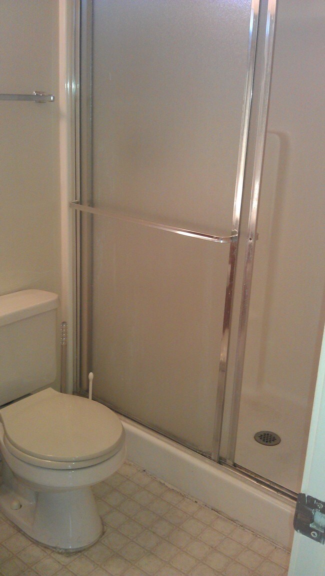 Master bath - 816 1st St W