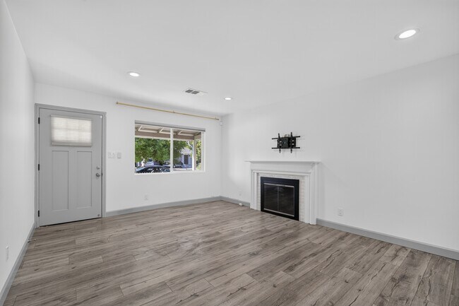 Photo - 2018 Redbush Terrace