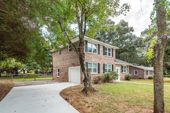 Photo - 717 Waterloo St