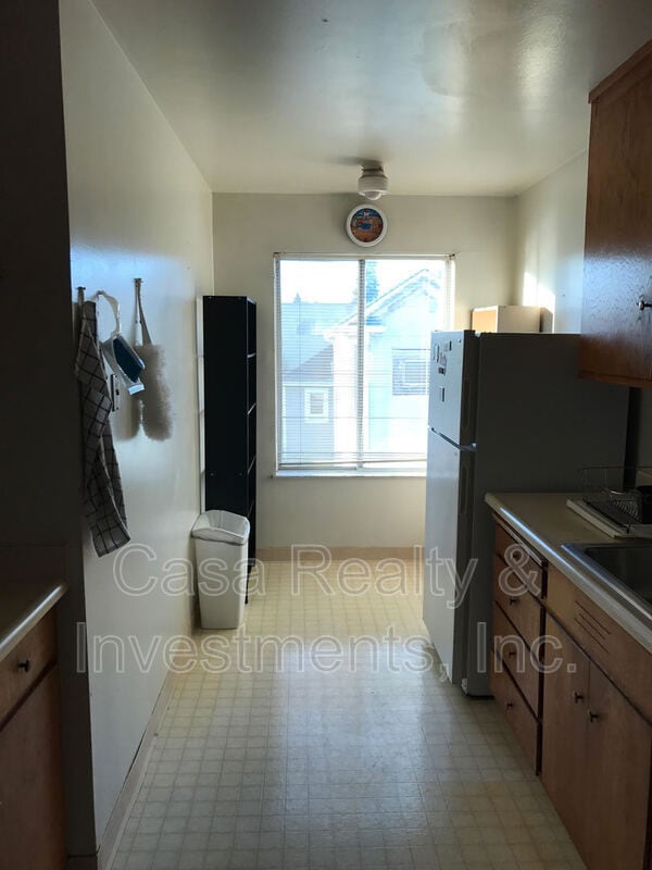 Building Photo - 2132 Roosevelt Ave Unit 7