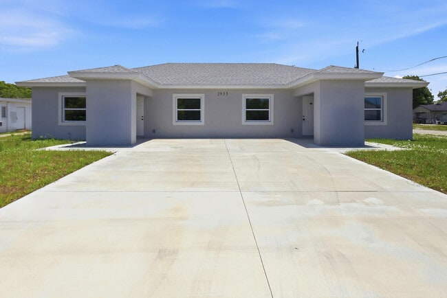 Photo - 2955 Dunbar St