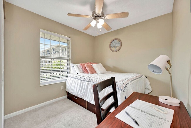 Bedroom with Desk Area, Spacious Closet and Light Kit at The Commons Student Apartments in Oxford, OH