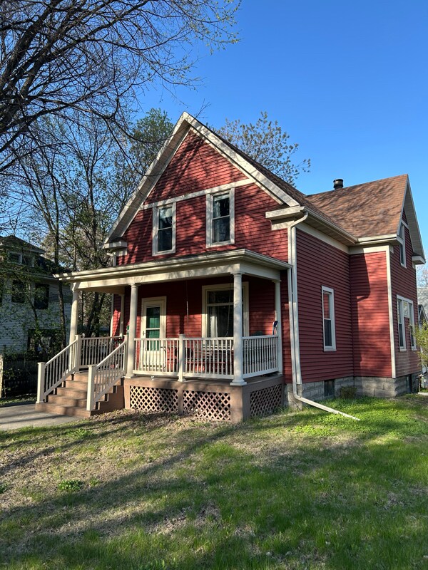 Photo - 624 5th St S House