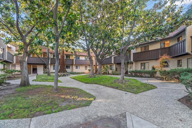 Building Photo - 999 W Evelyn Ter Unit 40