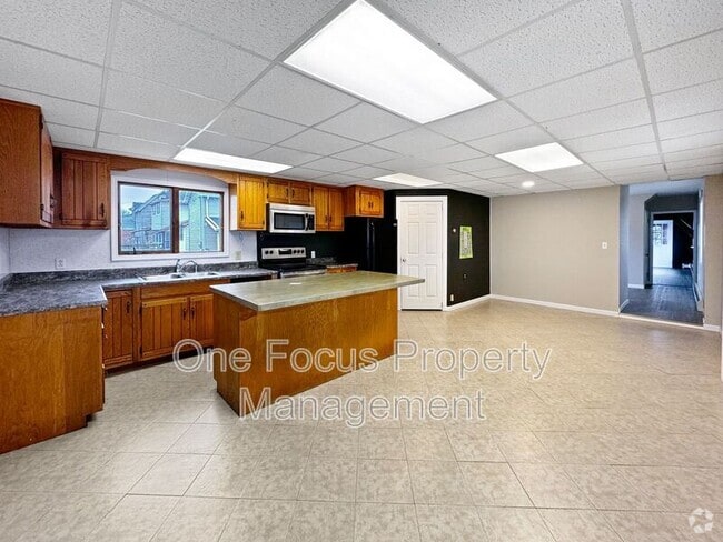 Building Photo - 305 S Jones St Rental