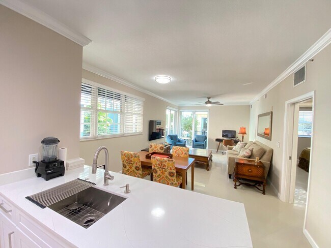 225 NE 1st St Unit 202