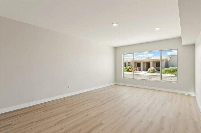 Photo - 3360 Landon Dr W