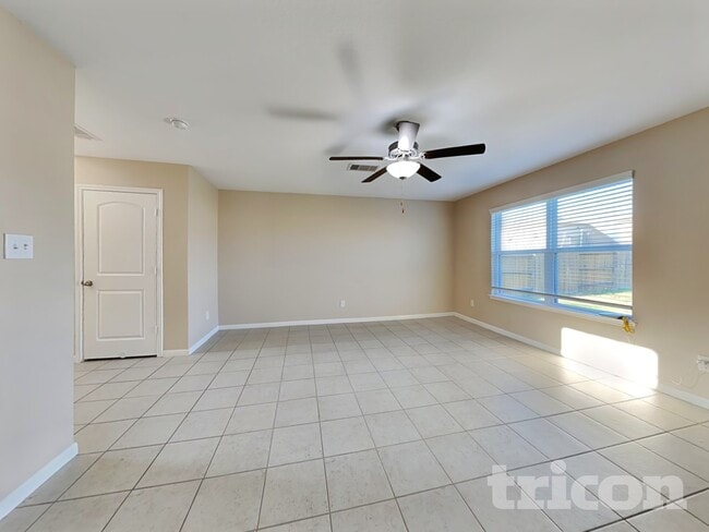 Photo - 729 Totem Trail Dr