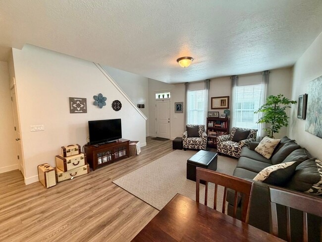 Photo - Gorgeous Like-New Townhome
