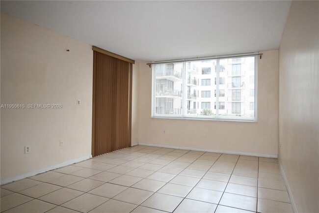 Photo - 17890 W Dixie Hwy Unit 519