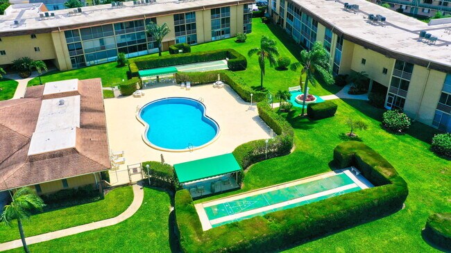 Photo - 700 Village Green Ct Unit 206