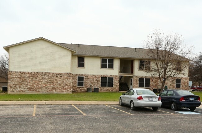 Photo - 909 W 7th St