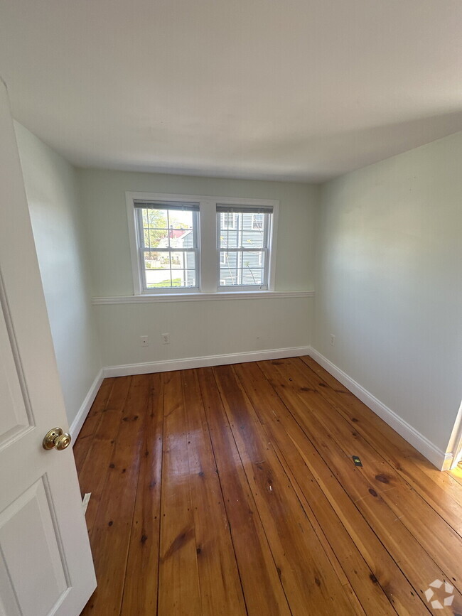 Building Photo - Newly updated Cape style home within walki...