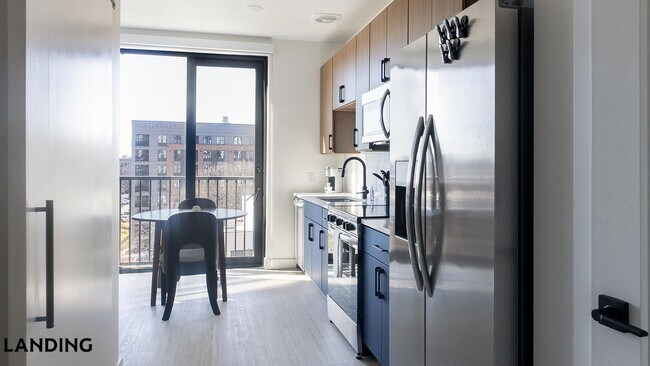 Photo - 1007 S Mint St Unidad 724