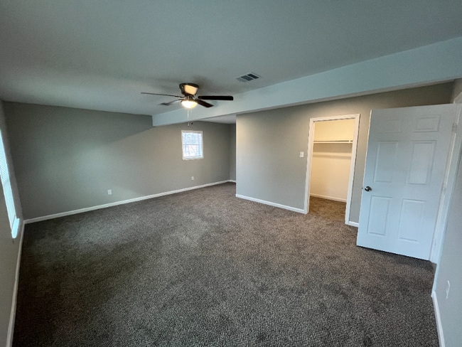 Photo - 606 Matchett St