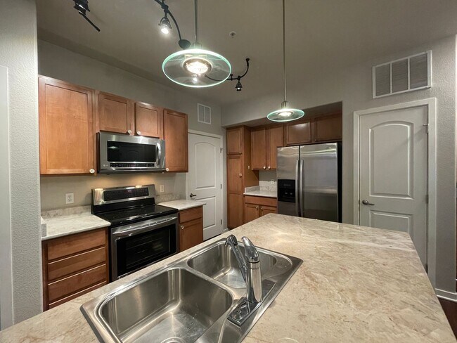 Photo - Immaculate Two Bedroom Condo With Large Patio For Rent At Vantage Point Unit 114