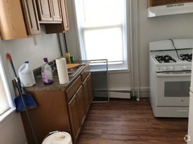 Building Photo - West Philly Studio Unit 2nd Floor Rental