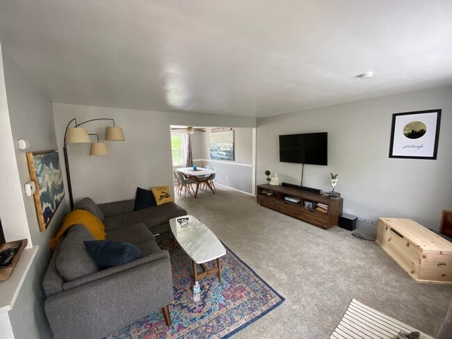 Photo - Two Bedroom in Castle Shannon! Central air - Garage - Laundry!