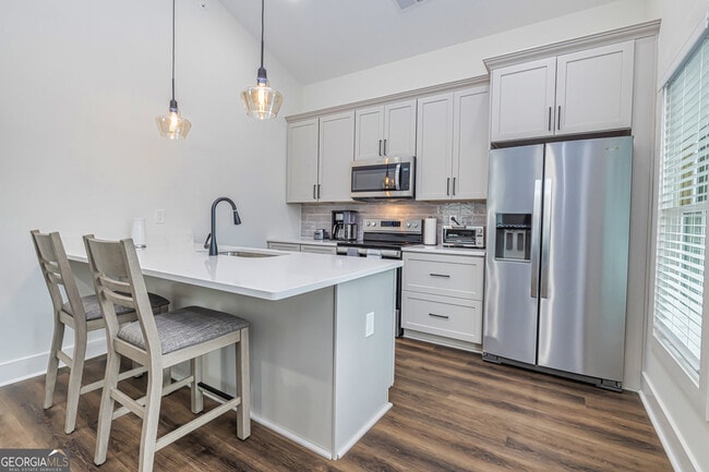 Photo - 3045 State St Unit FURNISHED / UTILITIES