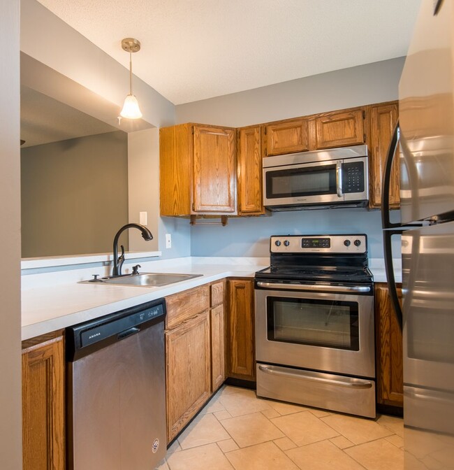 Updated condo *1Bed*1Bath Avail Jan 1. - Updated condo *1Bed*1Bath Avail Jan 1.