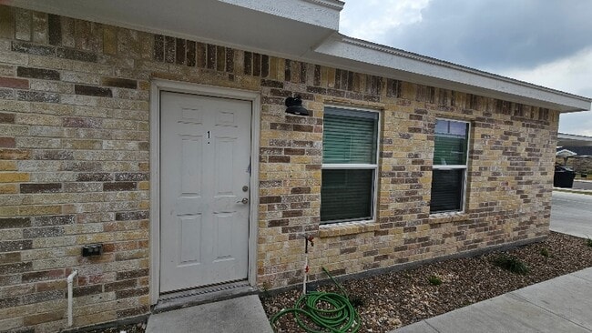 Photo - 2809 E Israel Ave Unidad #1
