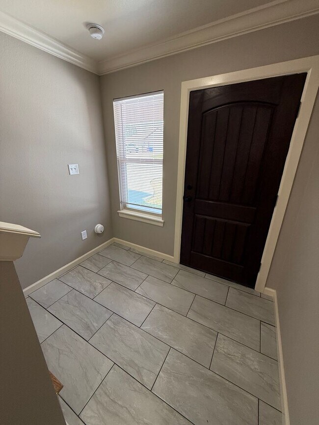 9004-9006 Sandra Way